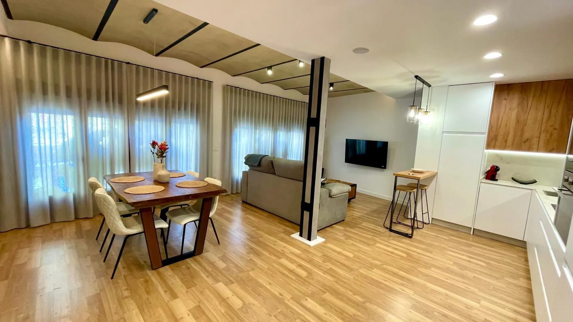 Central Cordoba Suite contacts